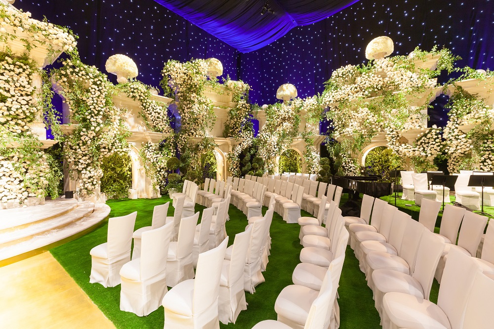 Chameleon Chair Collection, Bright Event Rentals, ceremony, Mindy Weiss Party Consultants, Revelry Event Designers, Mark’s Garden, Simone Photography, Dolby Theatre